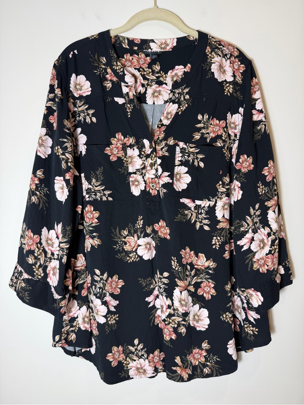 Torrid Harper Pullover Top Black Floral Split V-Neck 3/4 Sleeve Sz 1 (14-16)